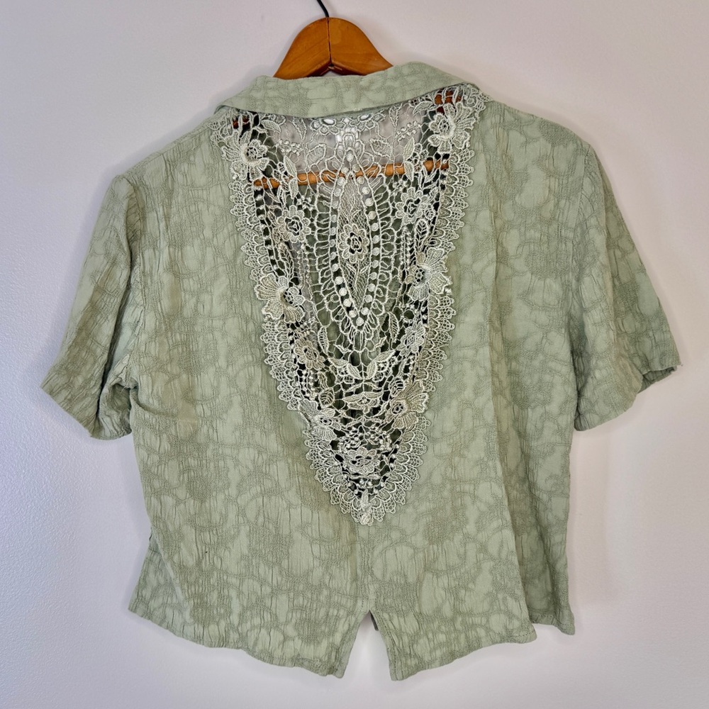 Green Crochet Lace Back Button Up Shirt Cropped Textured Garden Goblincore Top L
